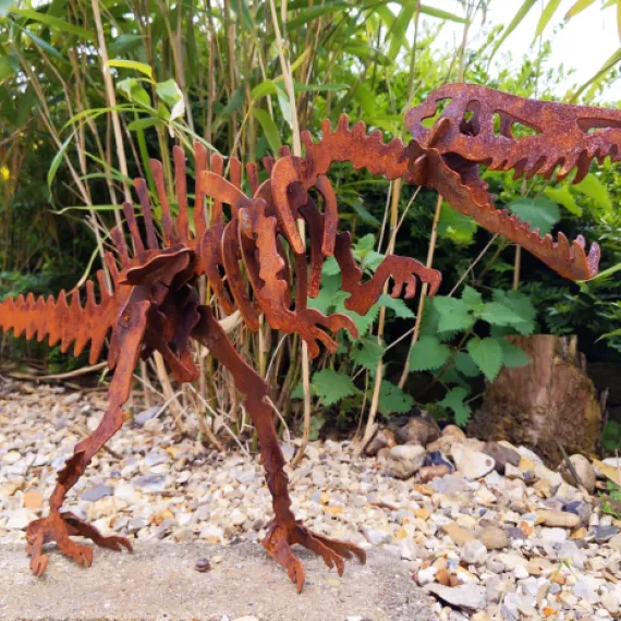 dinosaur sculpture spinosaurus